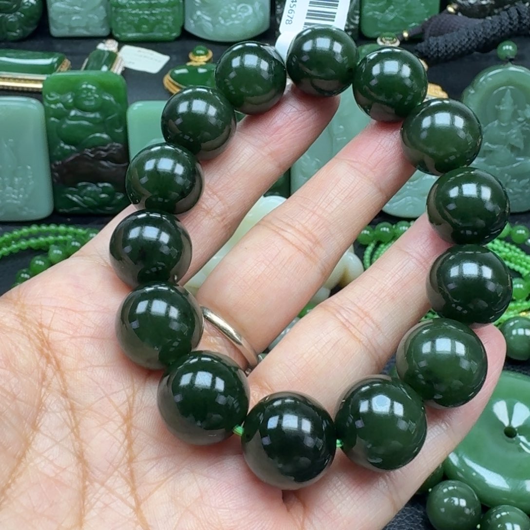 老***们和田玉未镶嵌颈饰