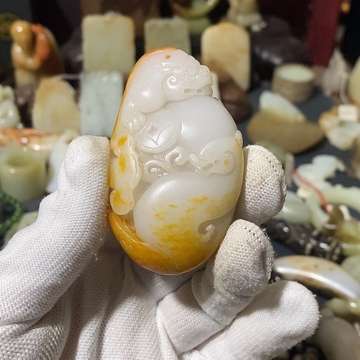 益***呀和田玉（糖玉）未镶嵌颈饰