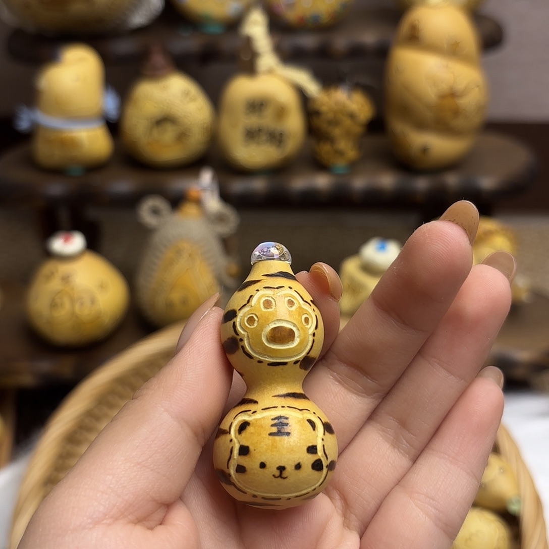 颈饰玻璃哈哈哈哈哈