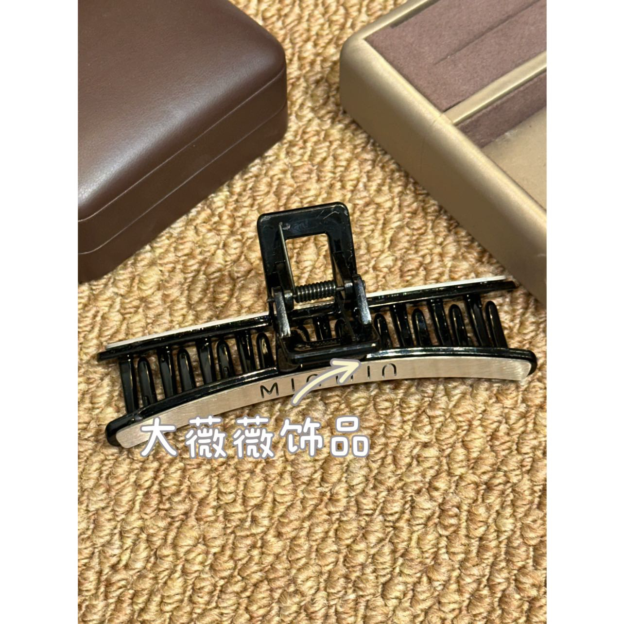 高级感银色M字母抓夹-4831