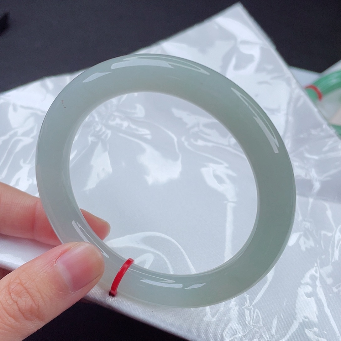 翡翠手镯未镶嵌56.7圈