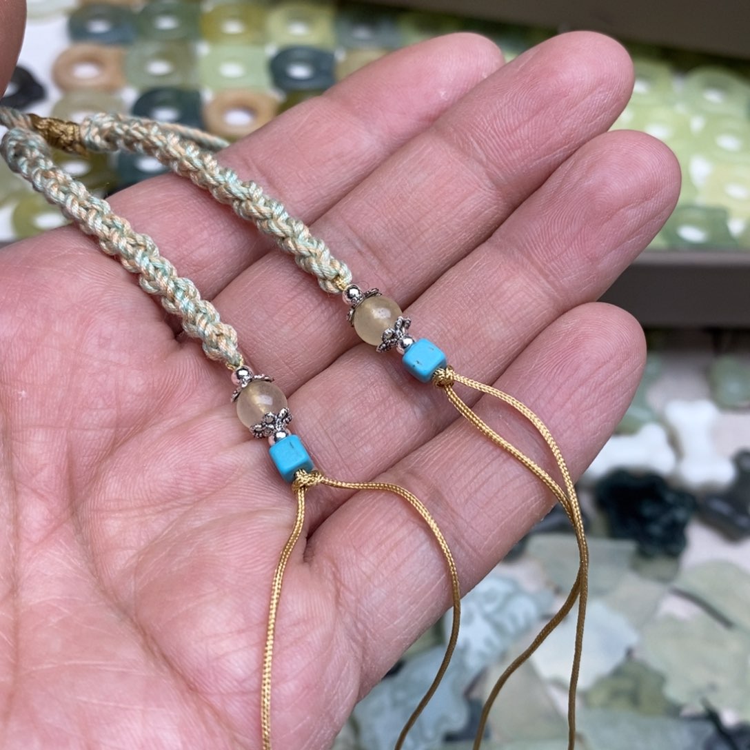 岫玉假一赔十，默认微瑕，不退不换，手链绳未镶嵌