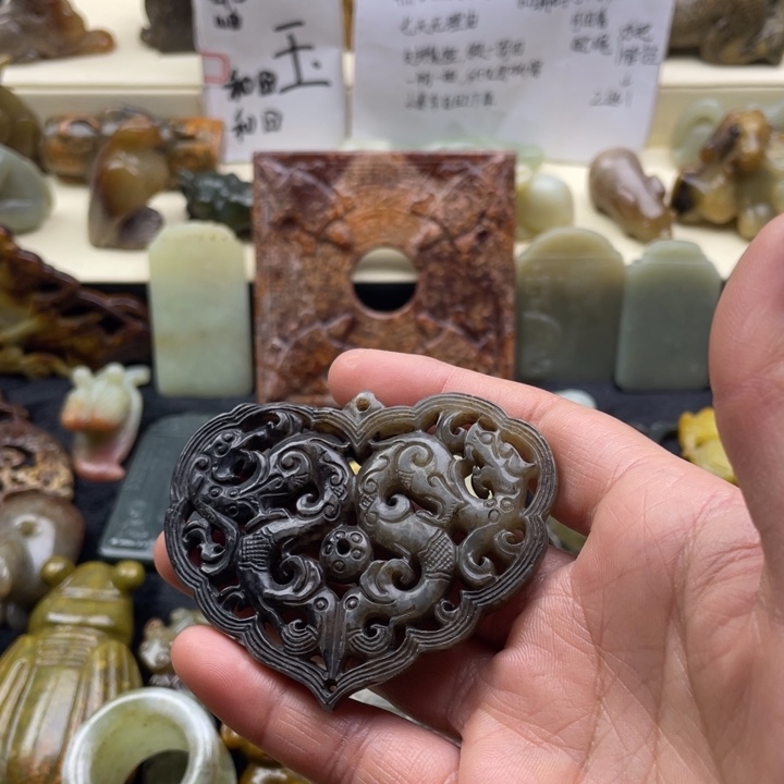 蛇纹石玉颈饰未镶嵌175