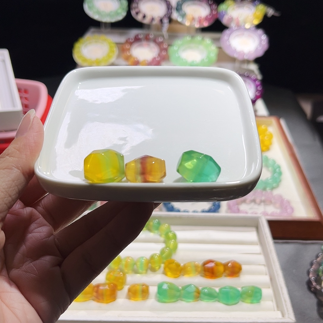 ****椰手串萤石未镶嵌三个