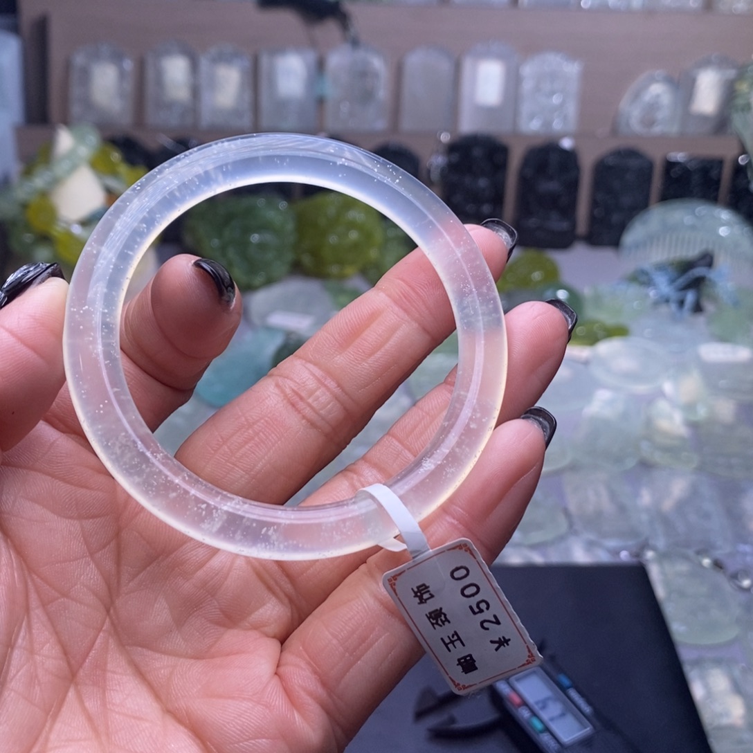 骏***少蛇纹石玉未镶嵌手镯