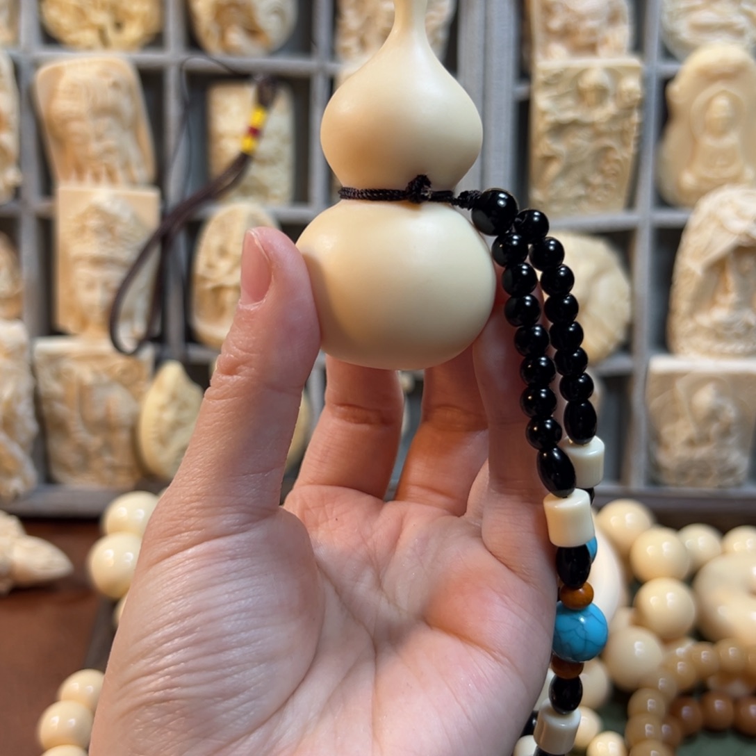 鹿角雕刻素葫芦手把件