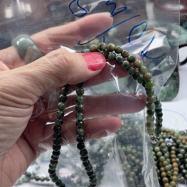 翡翠未镶嵌颈饰成品