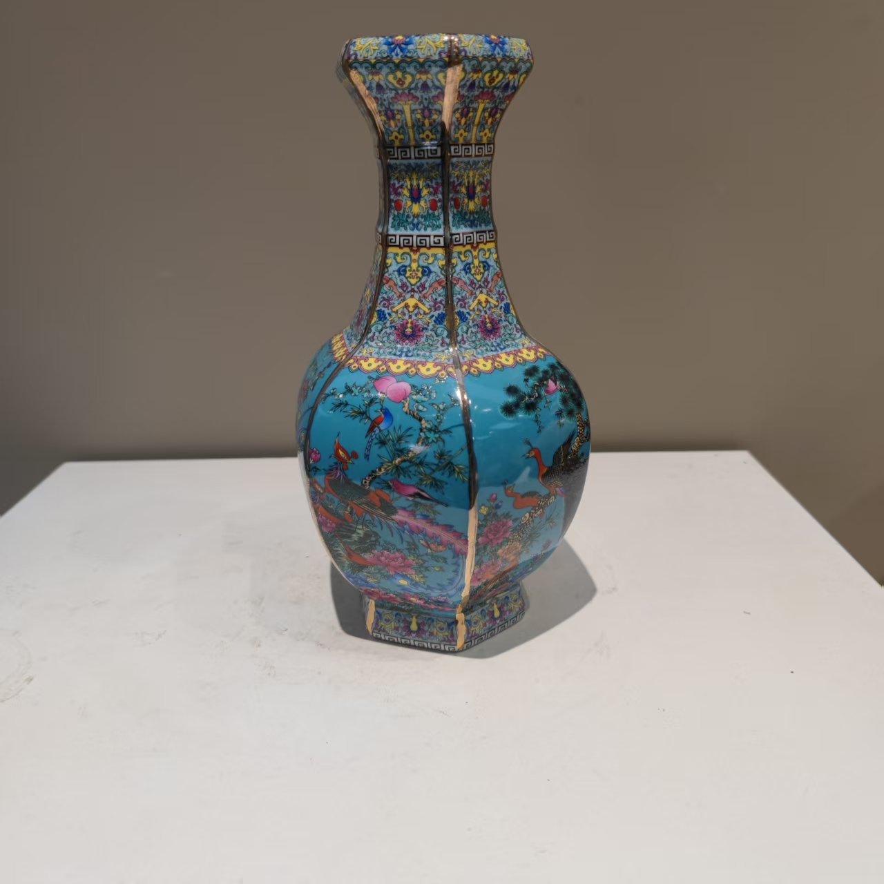 （高度26cm）景德镇陶瓷花瓶釉上彩浅蓝底花鸟六方瓶新中式家居装饰