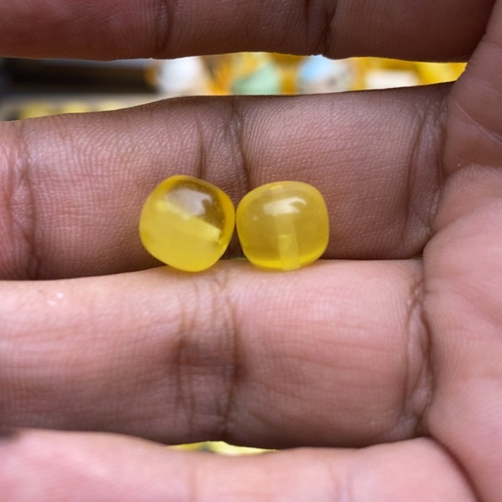琥珀裸石未镶嵌41号9.5*8.3微瑕2颗