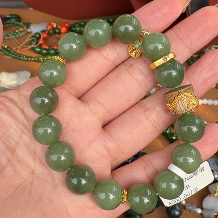 和田玉未镶嵌颈饰卡12冉冉