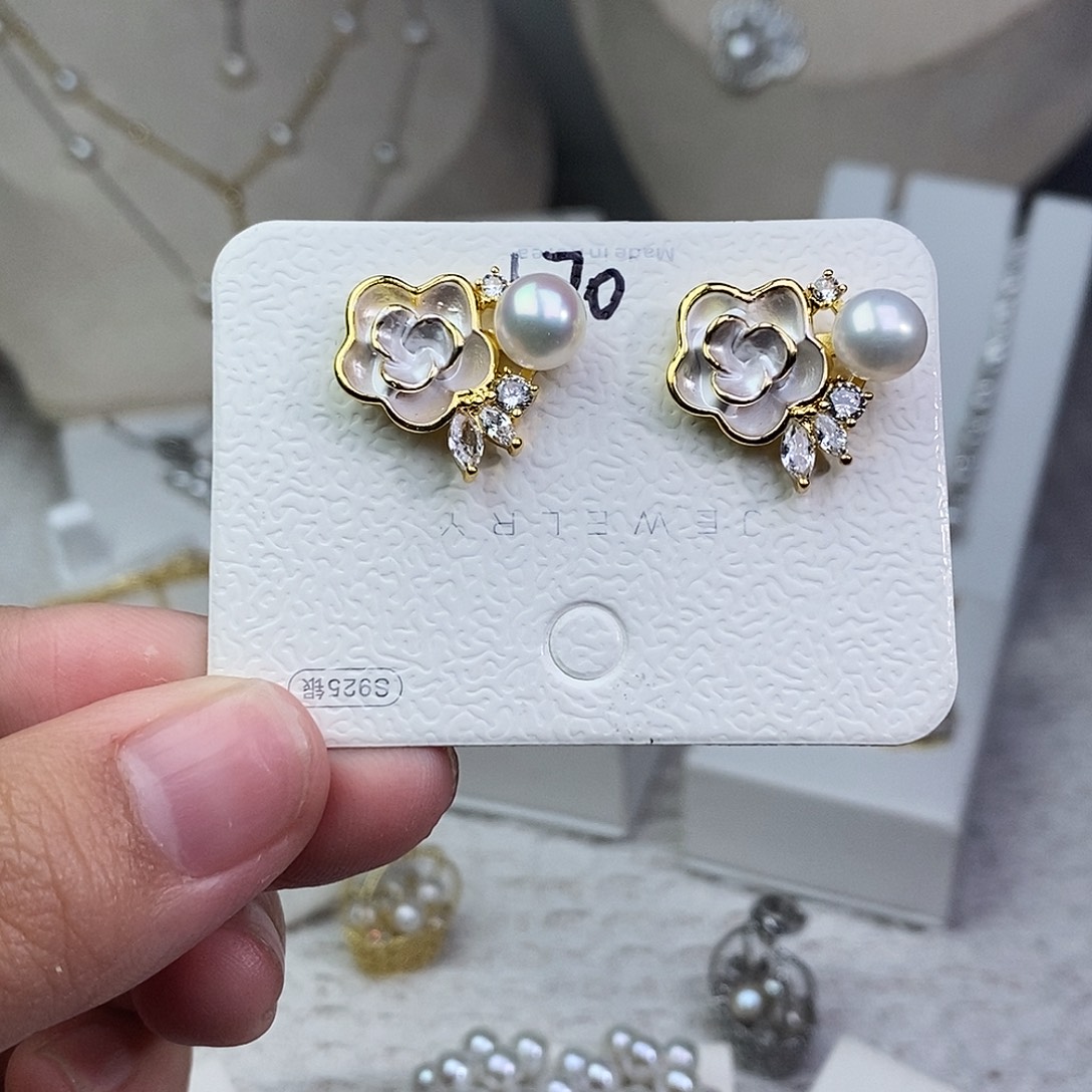 银S925镶嵌耳饰淡水珍珠