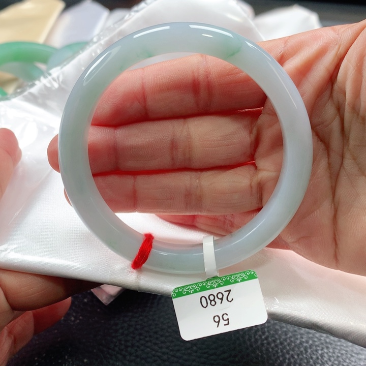 翡翠手镯未镶嵌56565656