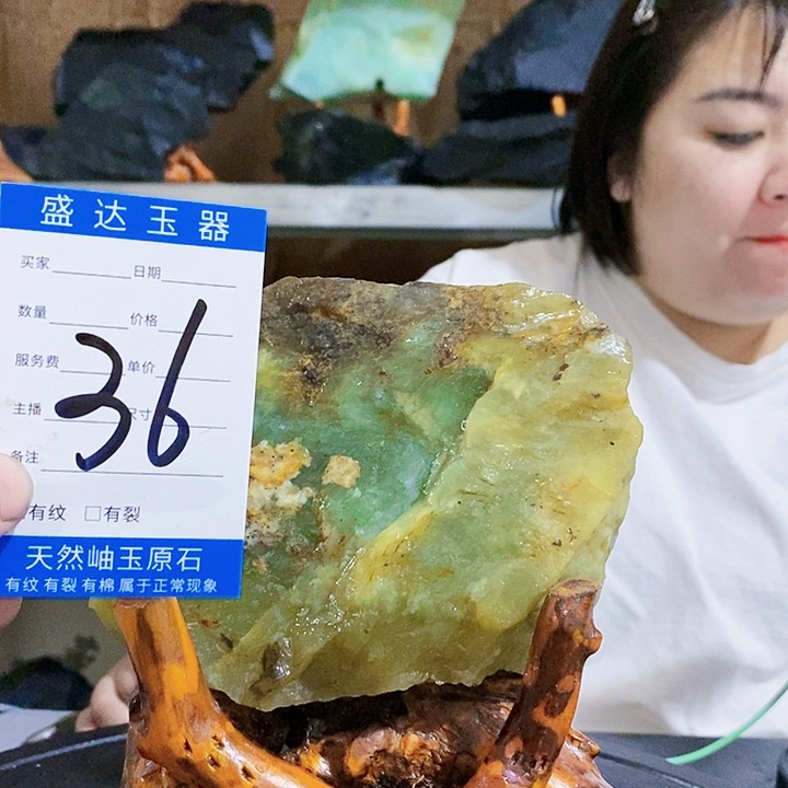 蛇纹石玉原石未镶嵌
