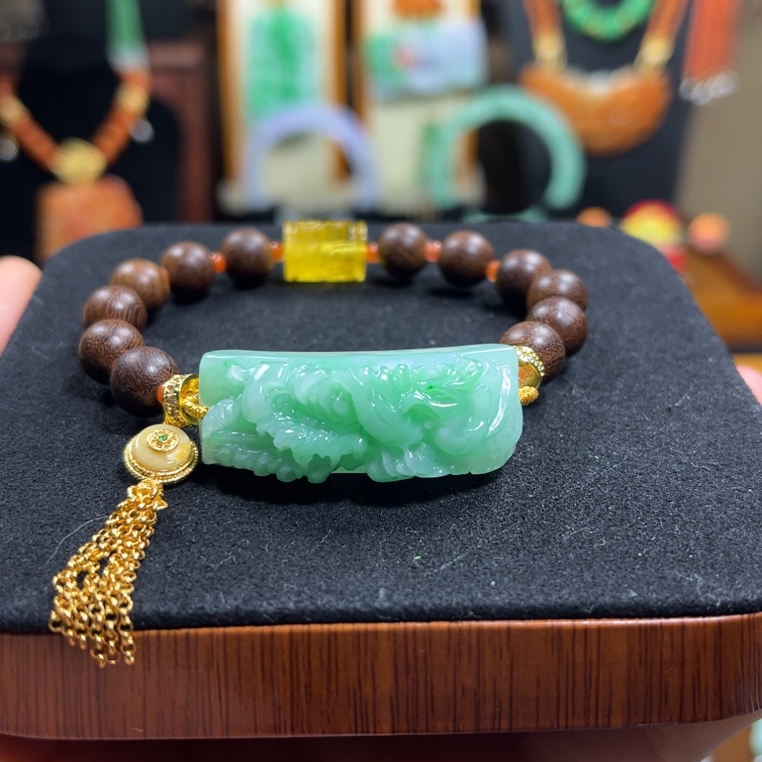 翡翠未镶嵌颈饰天然翡翠手牌