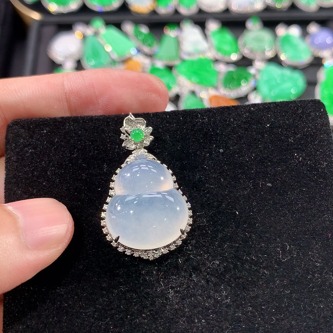 翡翠18K金镶嵌颈饰