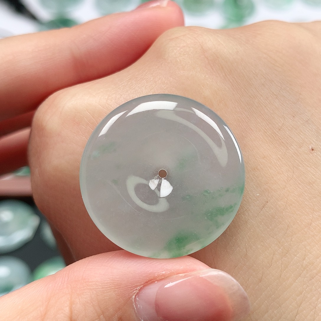 翡翠颈饰未镶嵌平安