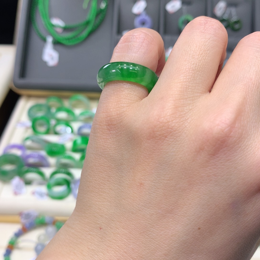 翡翠戒指未镶嵌翡翠