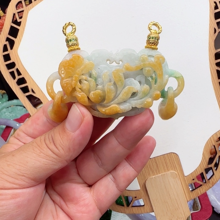 翡翠未镶嵌颈饰国风