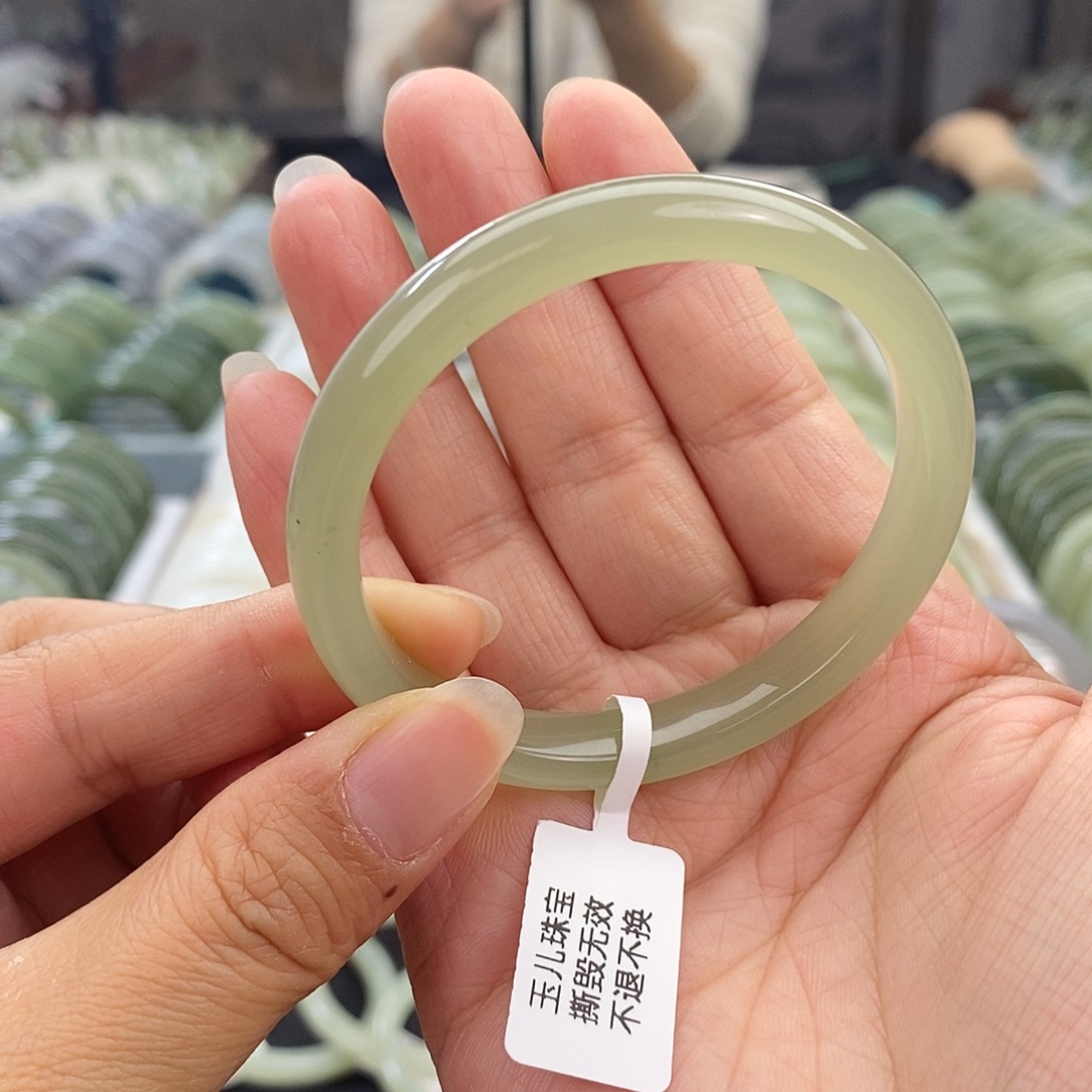 和田玉和田玉手镯51.52微瑕未镶嵌