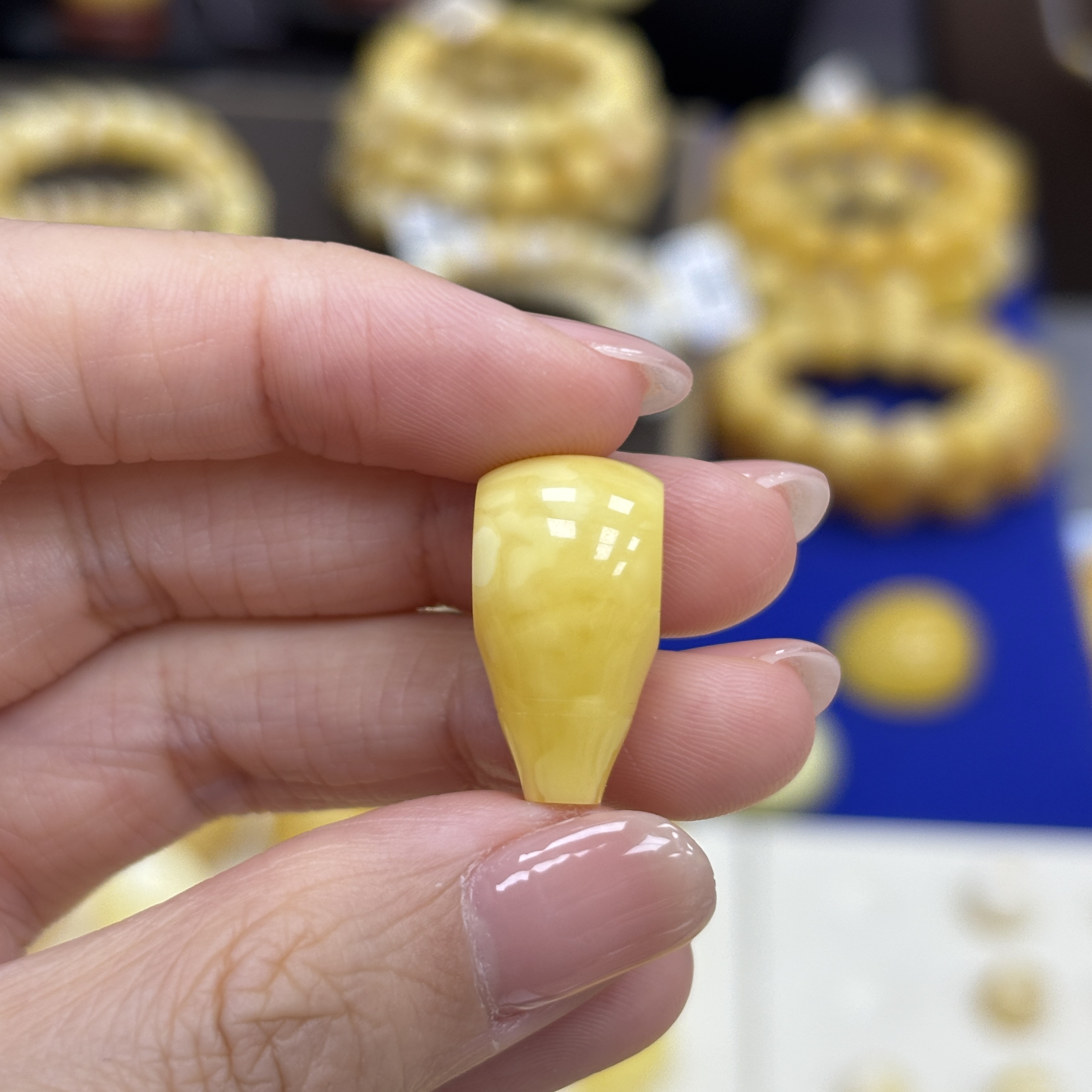 11.3*21.0*11.1mm 小妖珠宝天然原矿琥珀蜜蜡