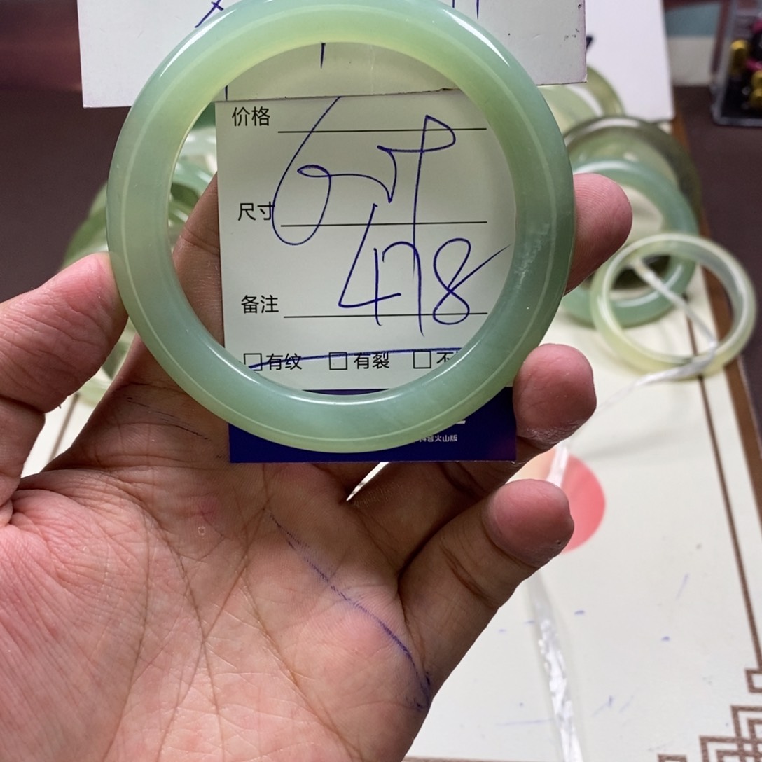 蛇纹石玉手镯未镶嵌