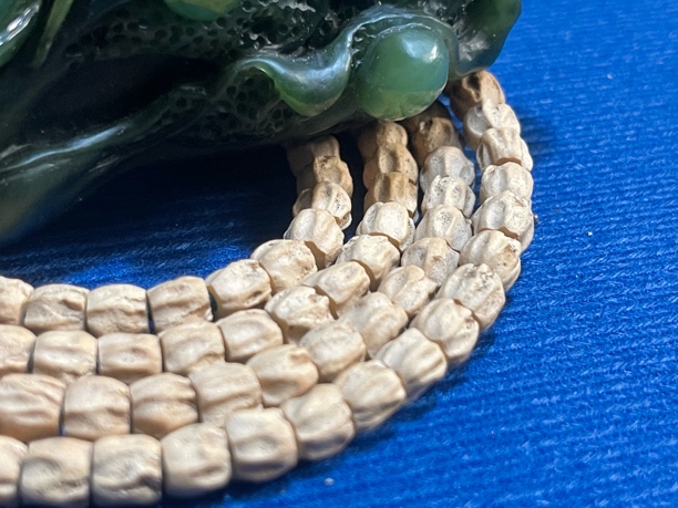 YA144柏香籽108长串深坑龙脊方块直切脖挂