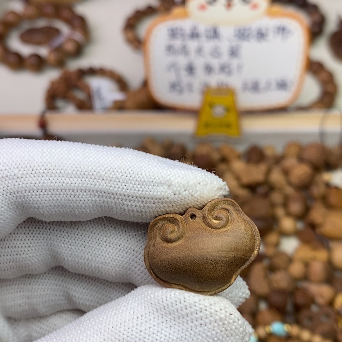 檀香木散珠印度迈索尔老山檀2.5*1.5瑕疵如意锁