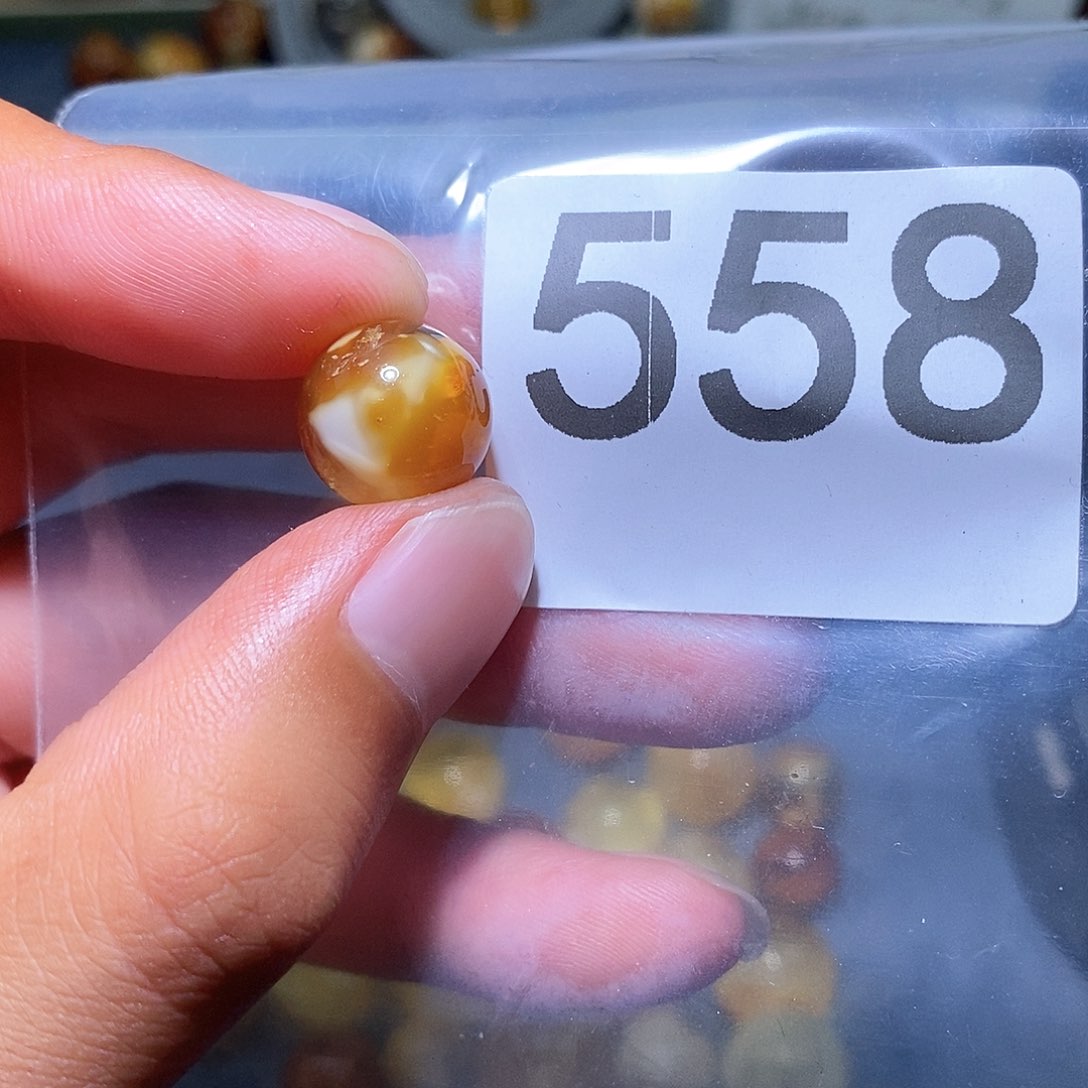 未镶嵌琥珀珠宝奇石