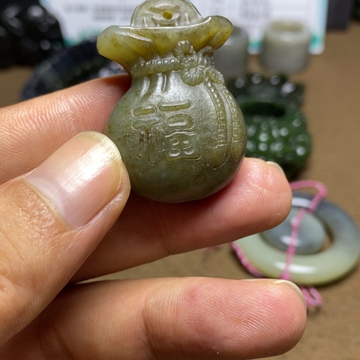 颈饰未镶嵌和田玉