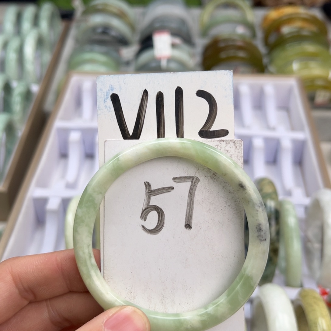 岫玉手镯未镶嵌天然岫玉微瑕