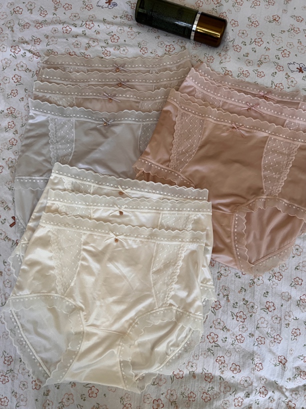 新款贵妇绸缎内裤中高腰丝滑柔软性感女士三角裤款透气型夏季薄款