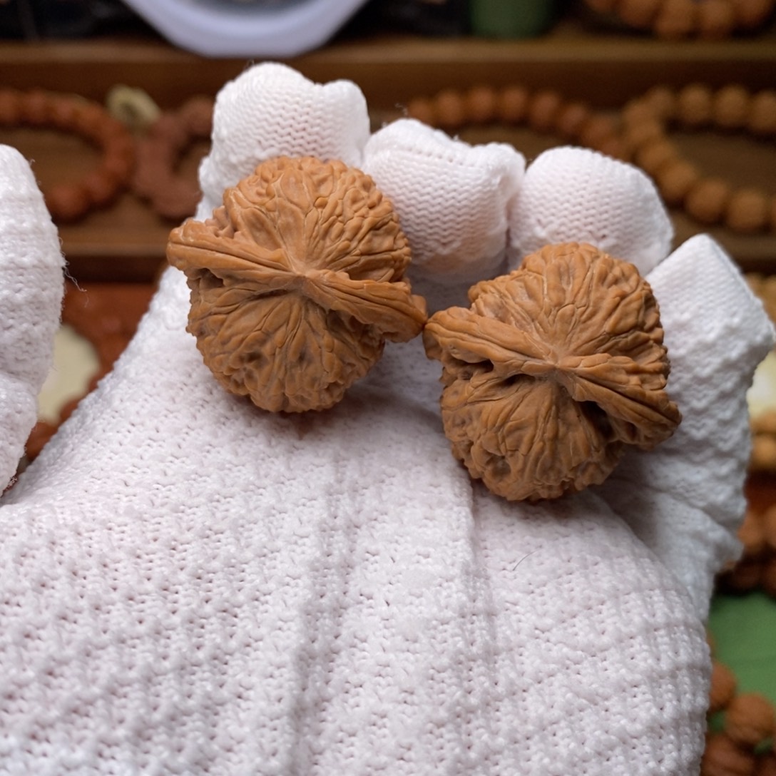 文玩核桃吊坠35白狮子