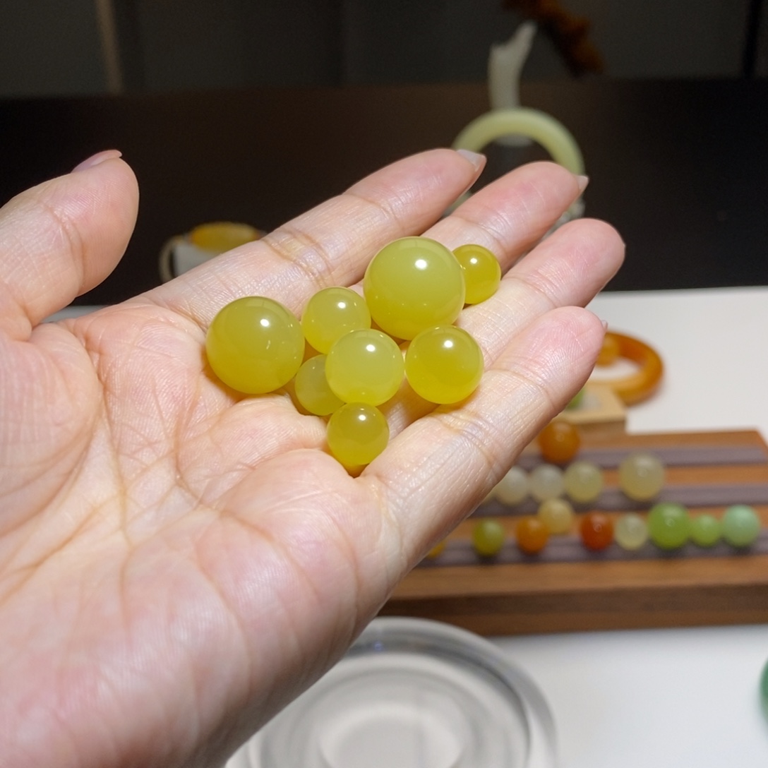 用***5石英质玉（缅黄）未镶嵌颈饰