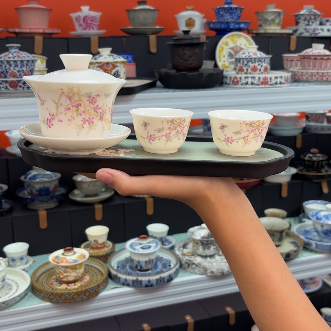 茶具也不用多拿给小猫看