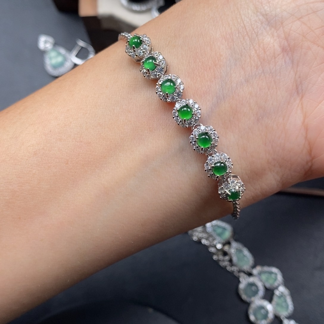 翡翠颈饰未镶嵌翡翠