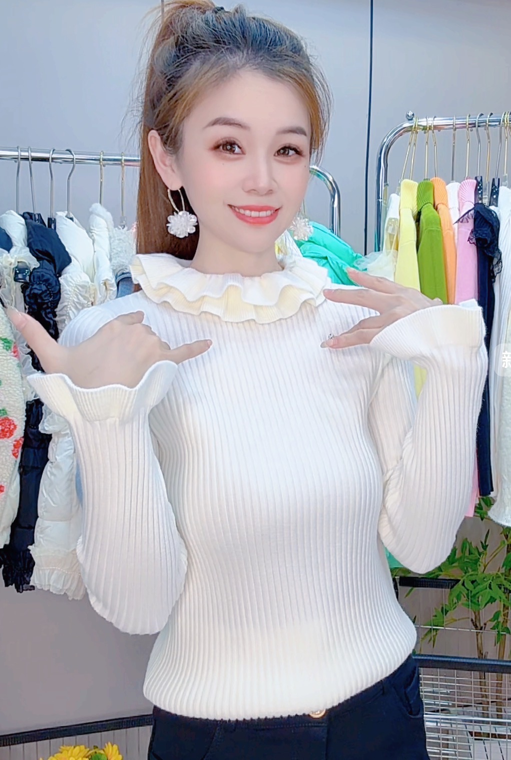 335#花边领口针织上衣