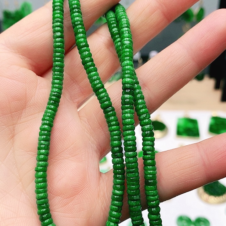 翡翠未镶嵌颈饰挂件