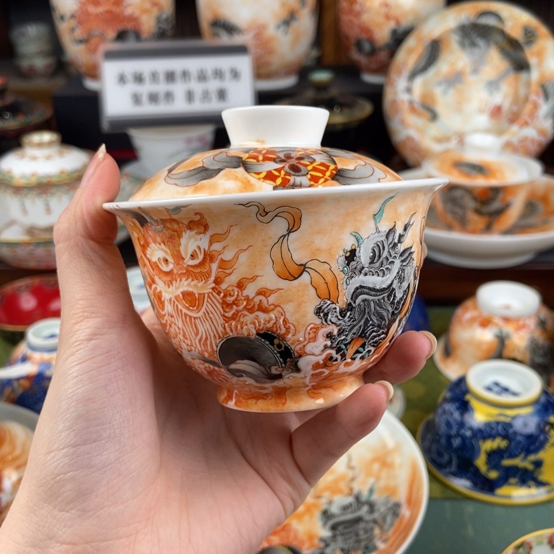 陶瓷的设计师是一个人
