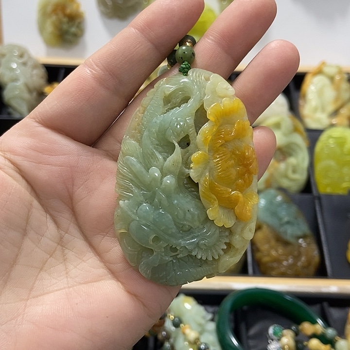 蛇纹石玉未镶嵌挂件