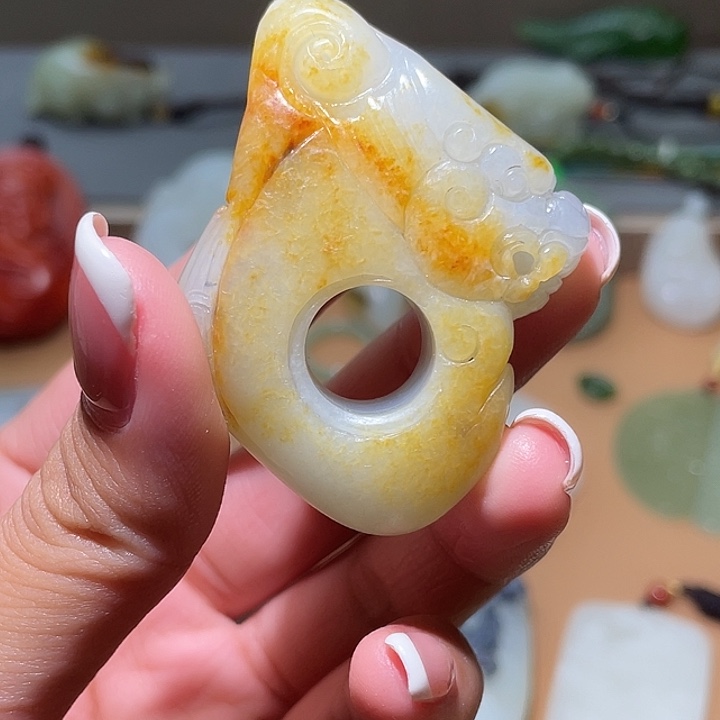 赤***逸和田玉未镶嵌颈饰