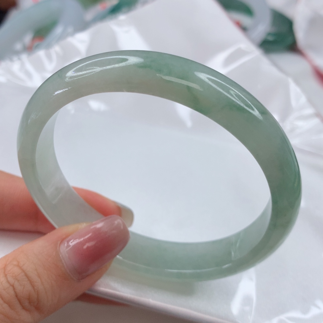 翡翠未镶嵌手镯贵妃56圈