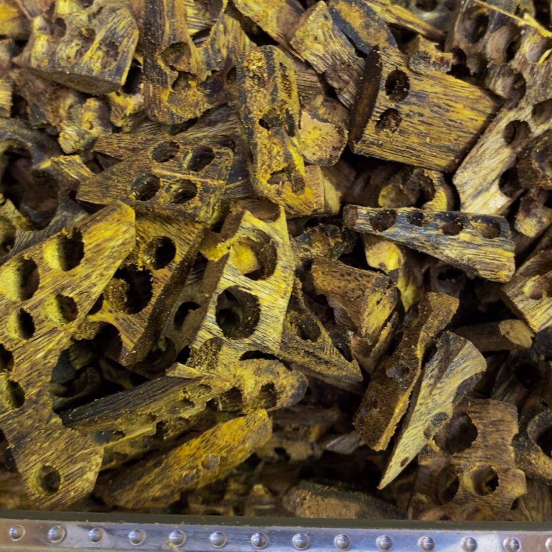 品***趣沉香碎屑沉香透顶绿碎料733克