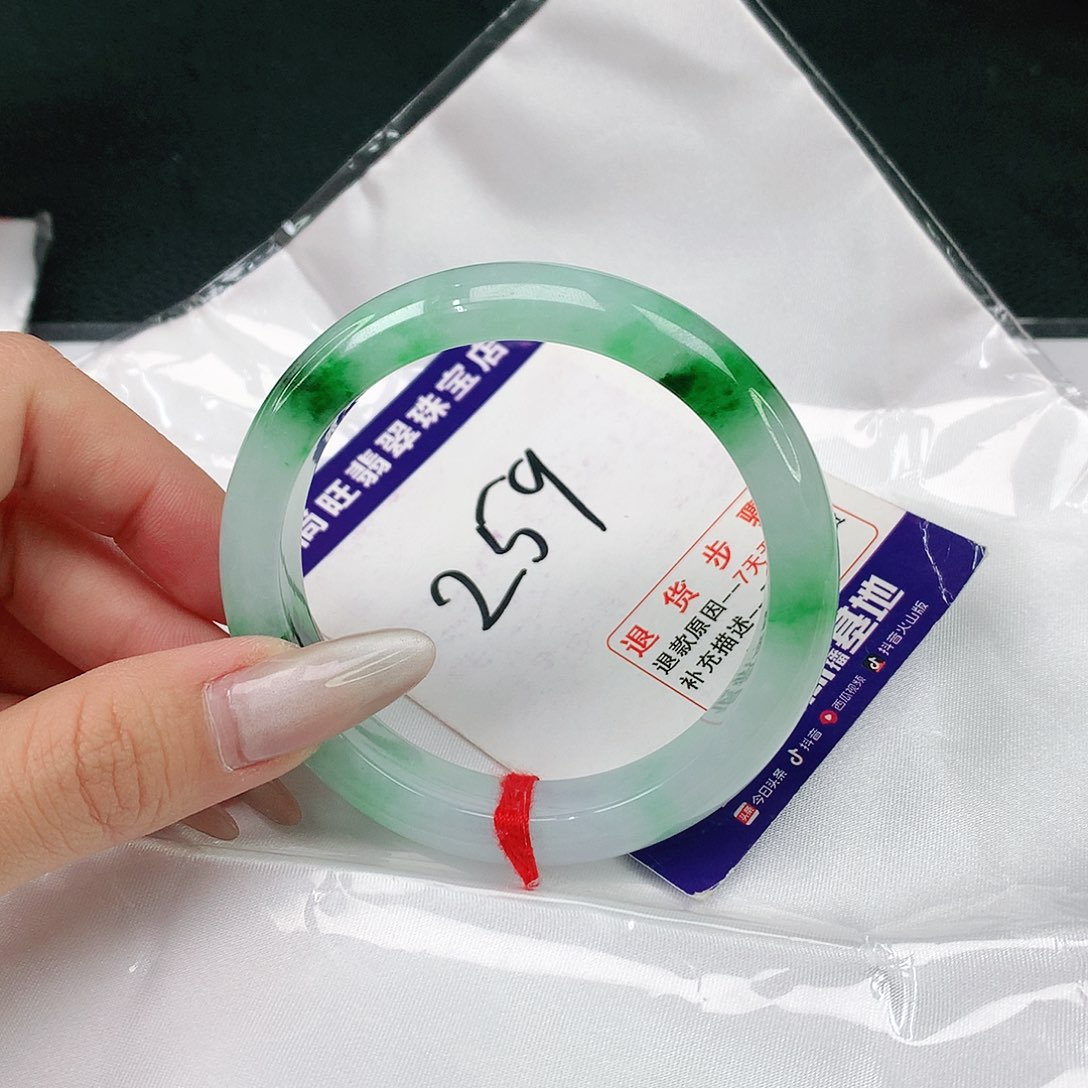 翡翠手镯未镶嵌翡翠12