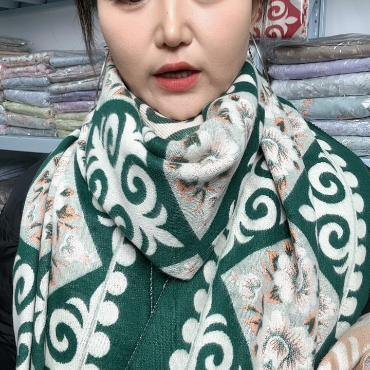 棉棉绿色民族风格围巾