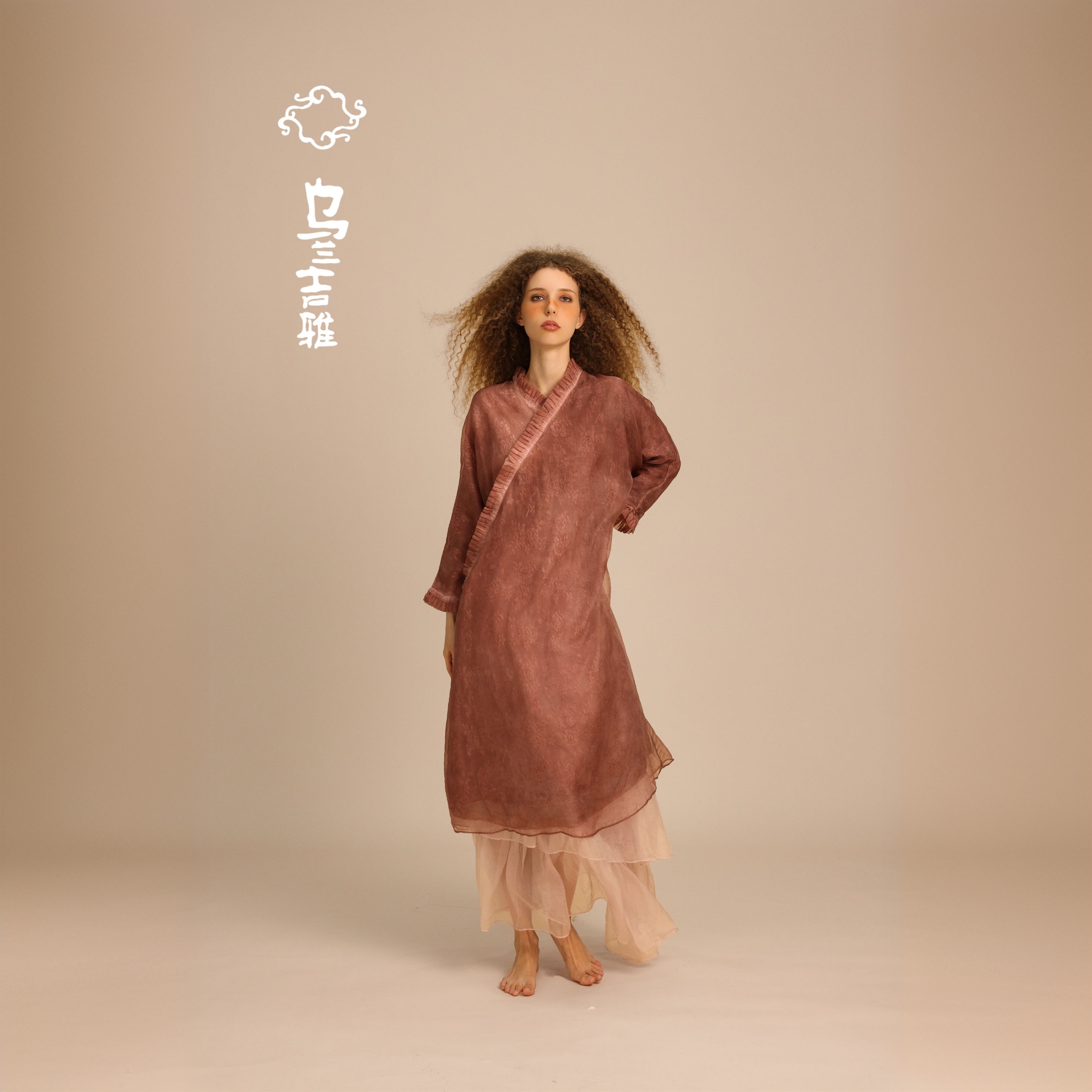 乌兰吉雅 原创设计媚娘蕾丝长裙