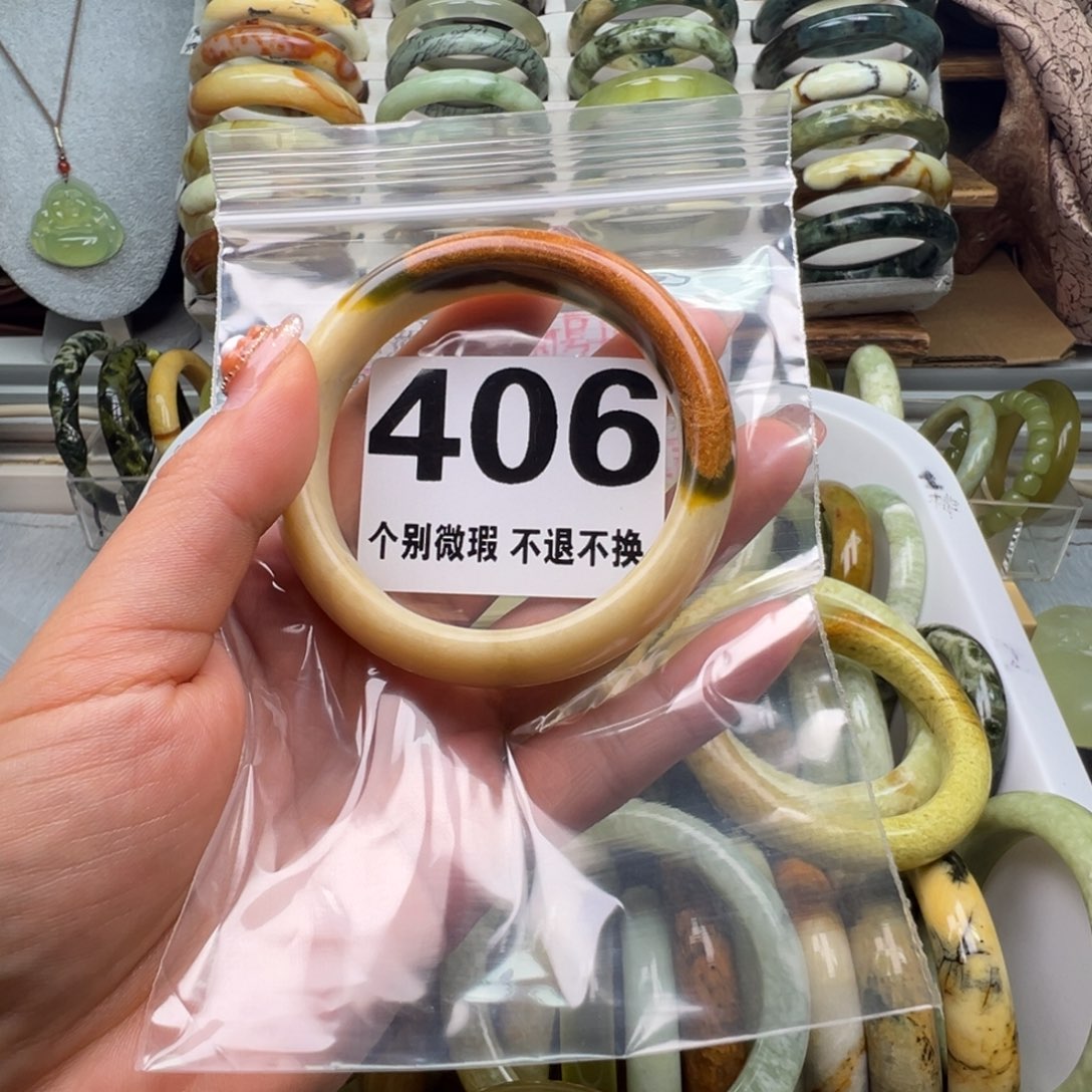 k***。蛇纹石玉未镶嵌手镯406