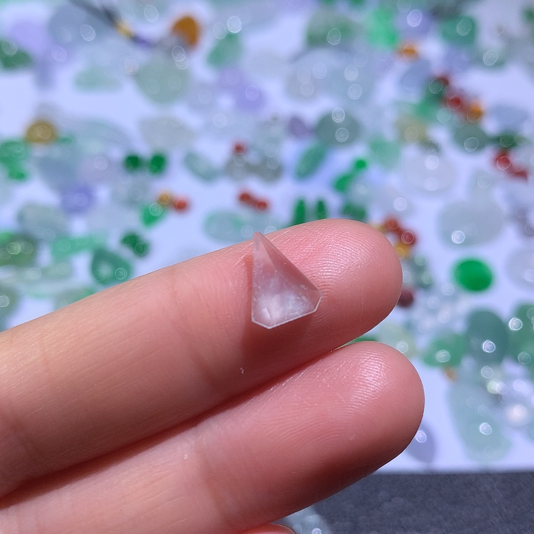 翡翠颈饰未镶嵌切割