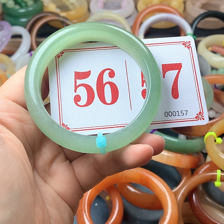 未镶嵌石英质玉（黄龙玉）手镯