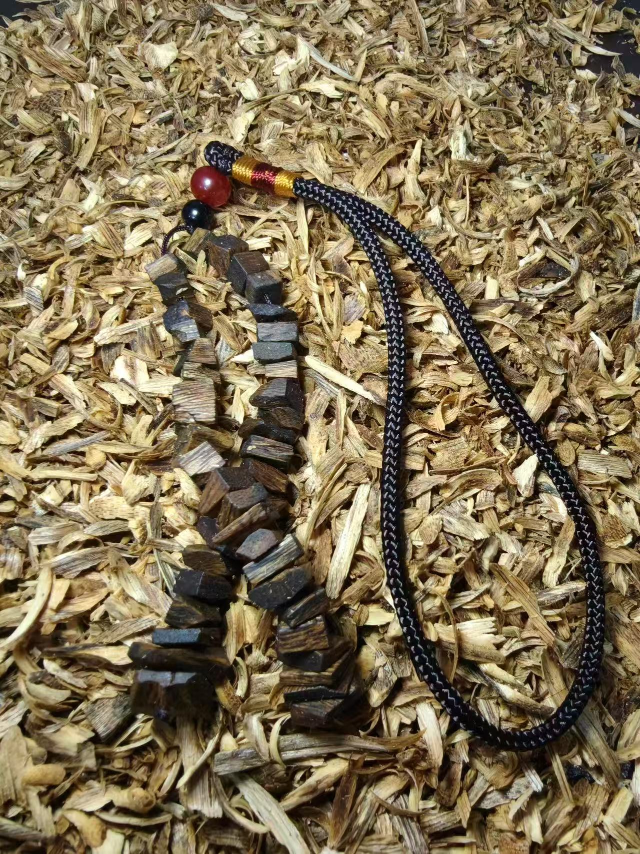 沉香海南 紫棋 挂老料 +沉香碎屑