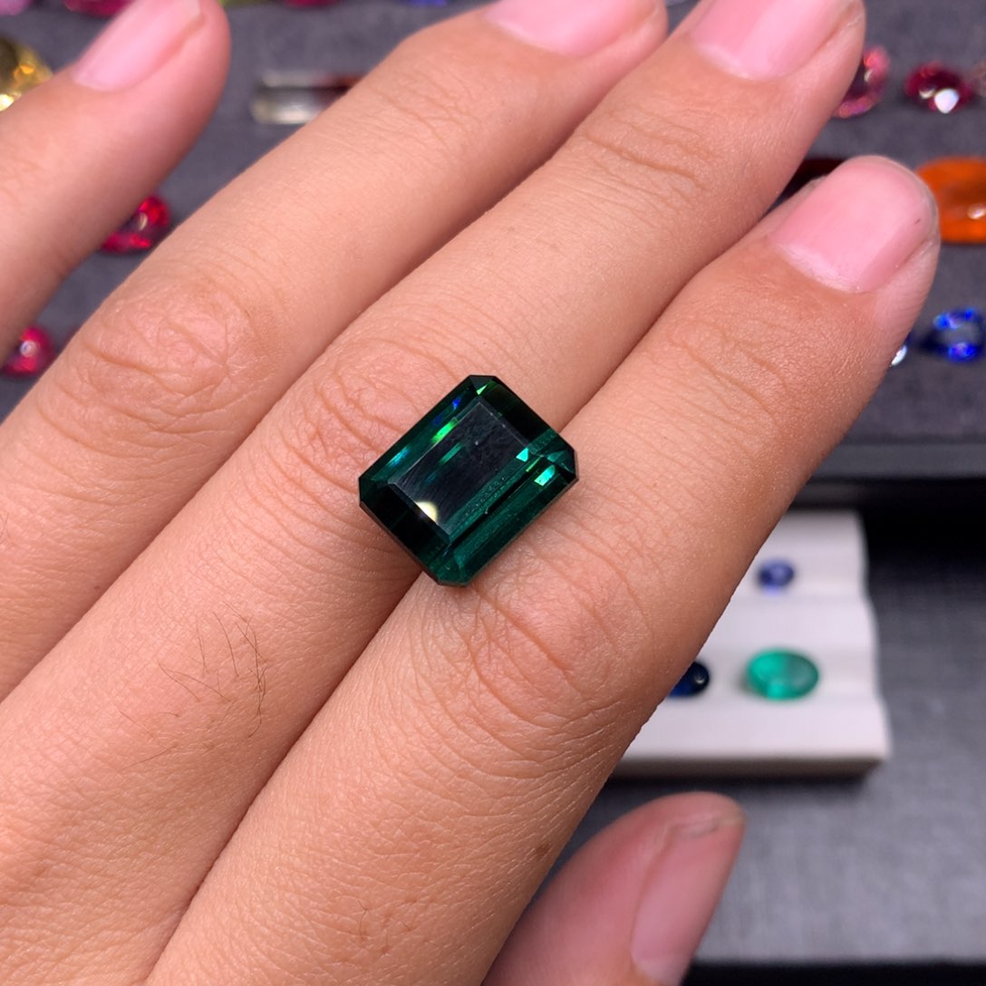 绿色碧玺裸石未镶嵌